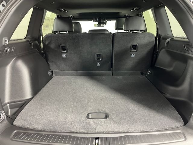 New 2026 Bright White Clear-Coat Exterior Paint Jeep Altitude image 9