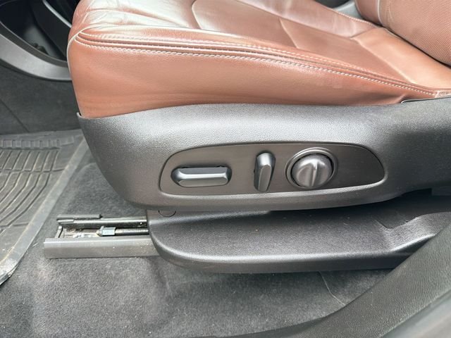 Used 2018 White Buick Avenir image 16