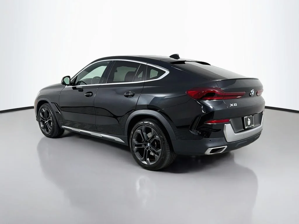 Used 2021 Black BMW sDrive40i image 7
