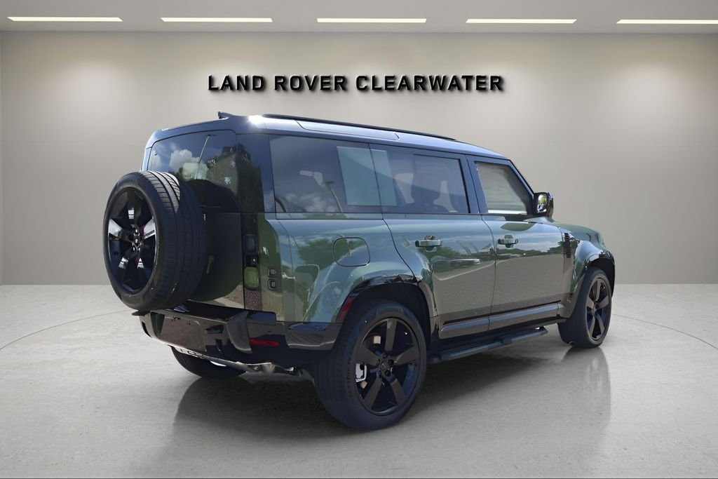 New 2026 Woolstone Green Land Rover X-Dynamic SE image 5