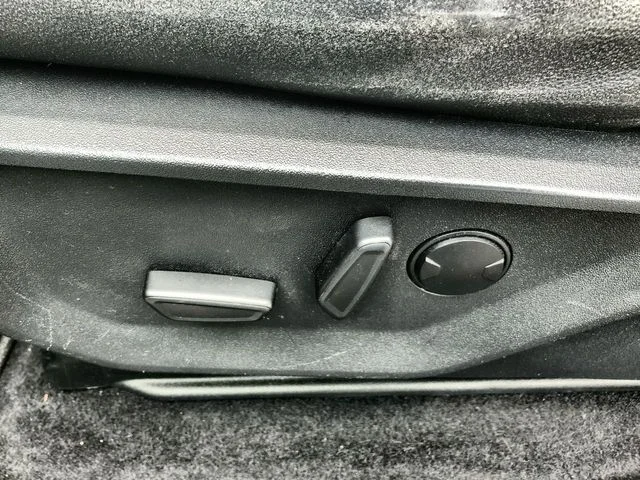 Used 2025 Silver Ford Lariat image 12