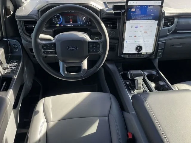2025 Ford F-150 Lightning Flash - Photo 18