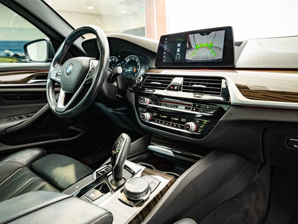 Used 2019 Black Sapphire Metallic BMW 540i image 48