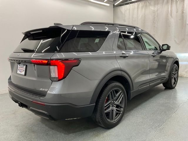 Used 2025 Gray Ford ST-Line image 7