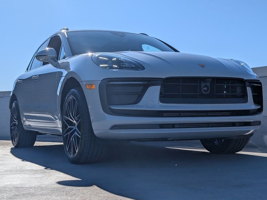 2026 Porsche Macan T - Photo 25