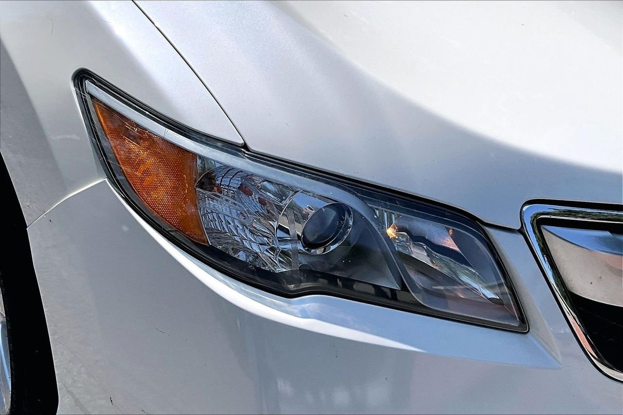 Used 2015  Acura Base image 32