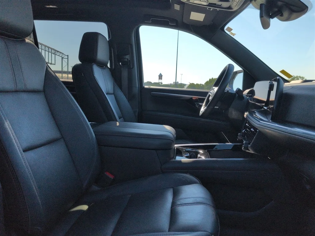 Used 2025 Black Chevrolet RST image 29