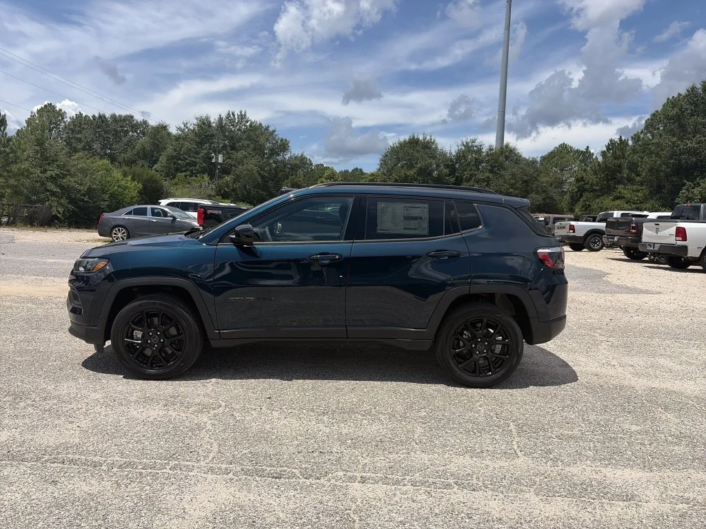 New 2026 Fathom Blue Pearl-Coat Exterior Paint Jeep Latitude image 3