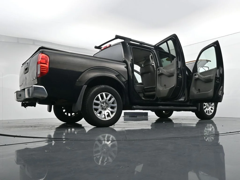 Used 2012 Black Nissan SL image 41