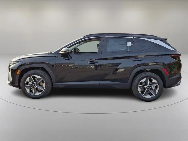 New 2025 Black Hyundai SEL Convenience image 4