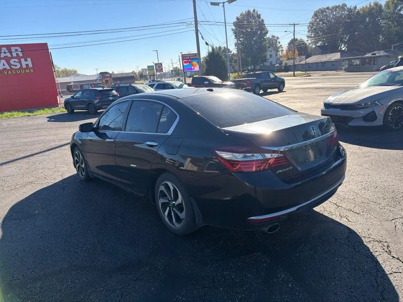 Used 2017  Honda EX-L image 4