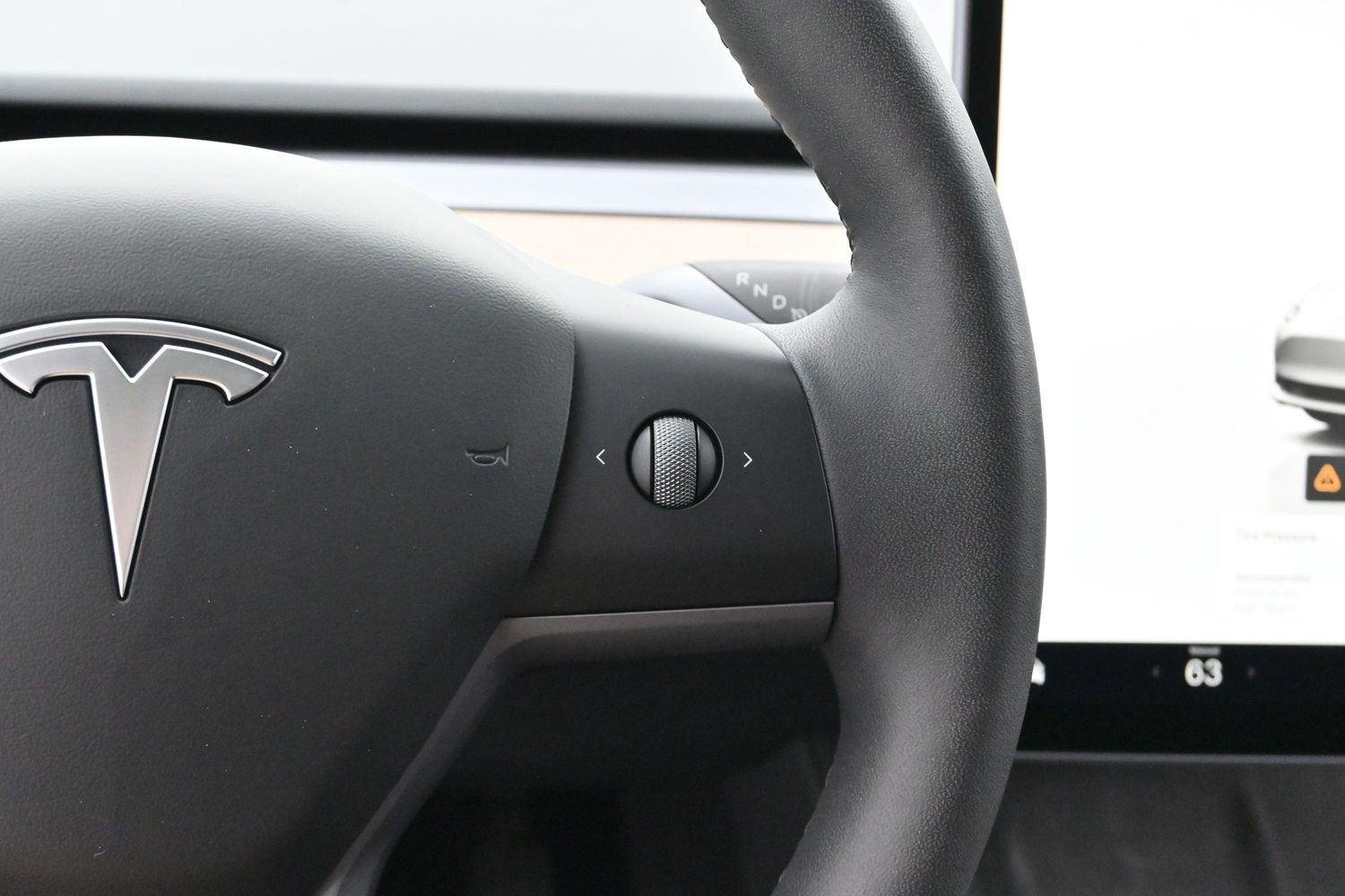Used 2022 Pearl White Multi-Coat Tesla Base image 15