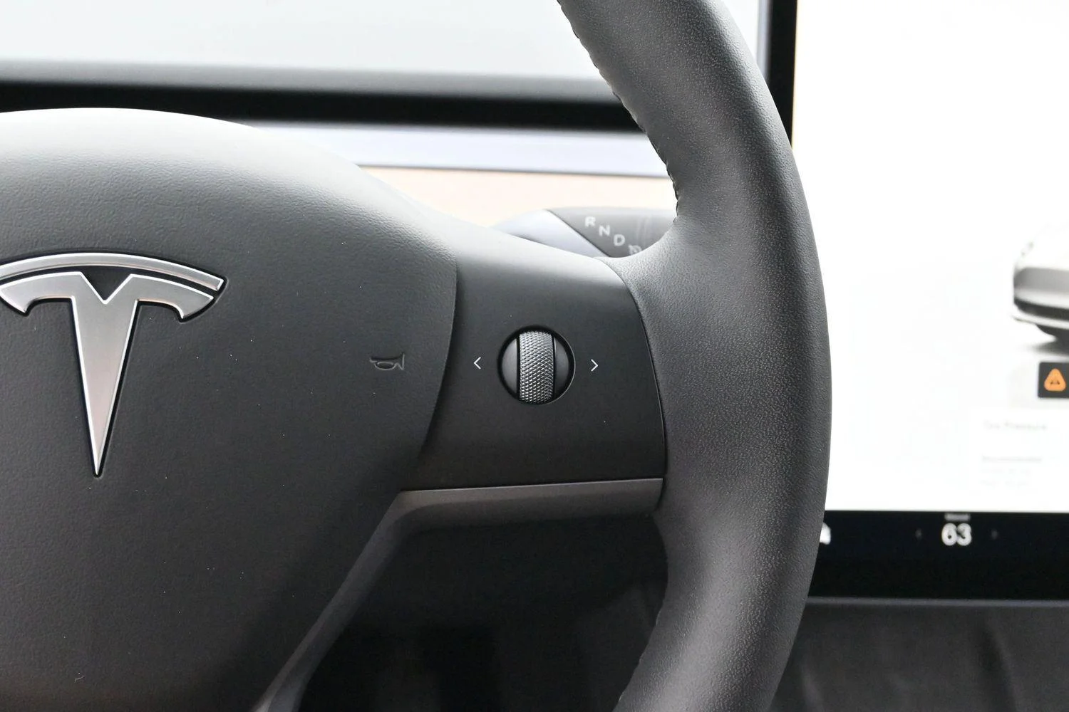 Used 2022 Pearl White Multi-Coat Tesla Base image 15
