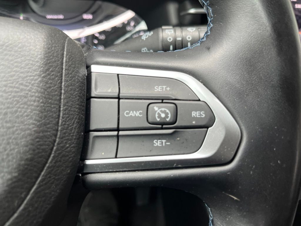 Used 2022 Crystal Metallic Jeep Latitude image 26