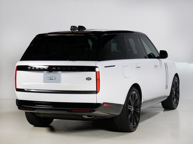Certified Used 2023 Ostuni White Pearl Land Rover SE image 2