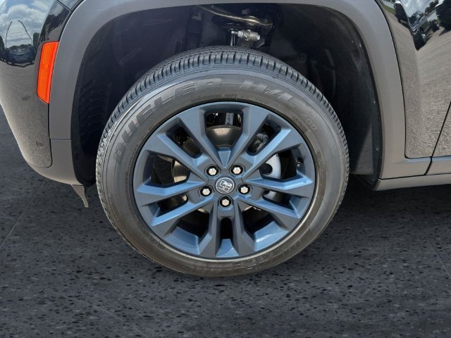 New 2026 Diamond Black Crystal Pearl-Coat Exterior Paint Jeep  image 9