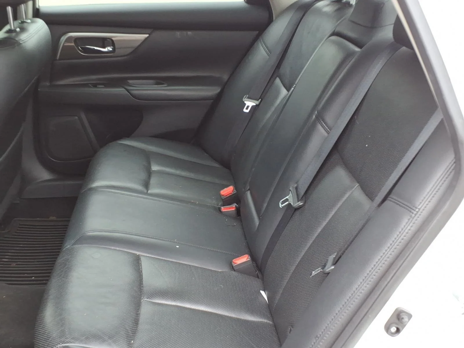 Used 2015 Pearl White Nissan 2.5 SL image 23
