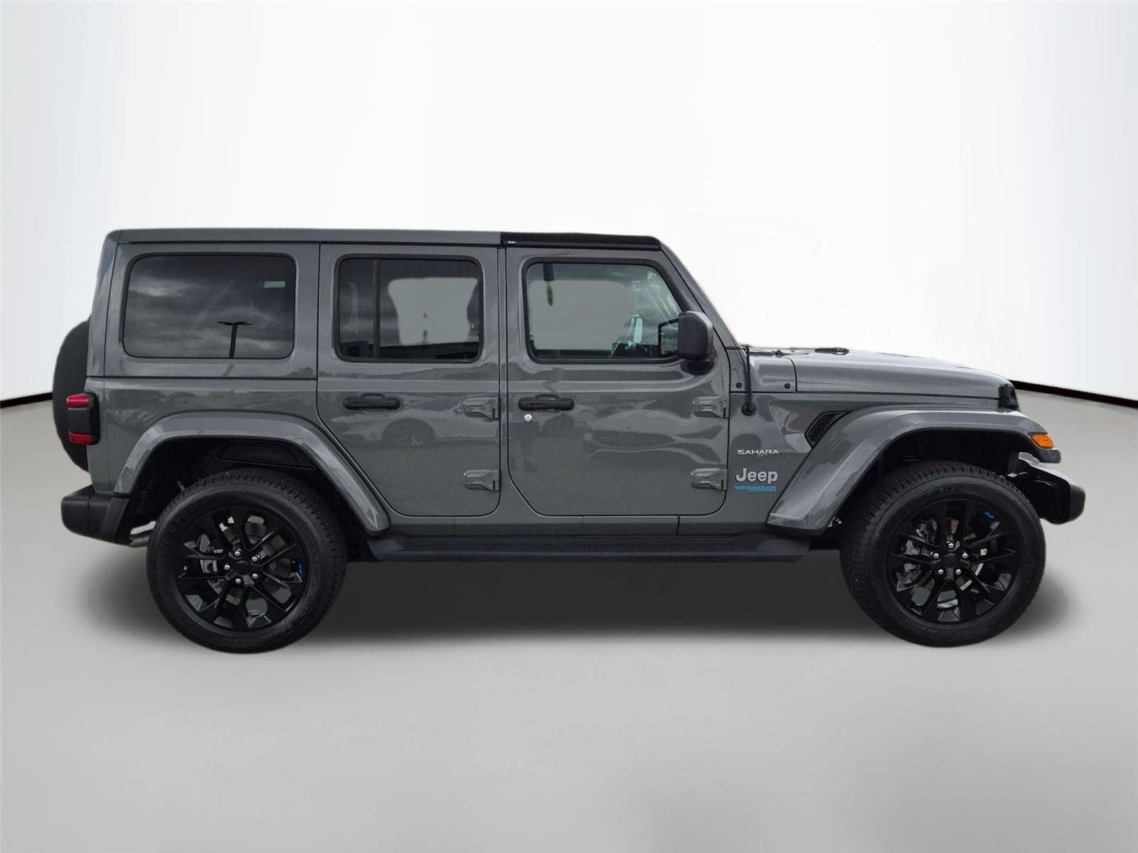 Used 2022 Sting-Gray Clearcoat Jeep Unlimited Sahara image 4