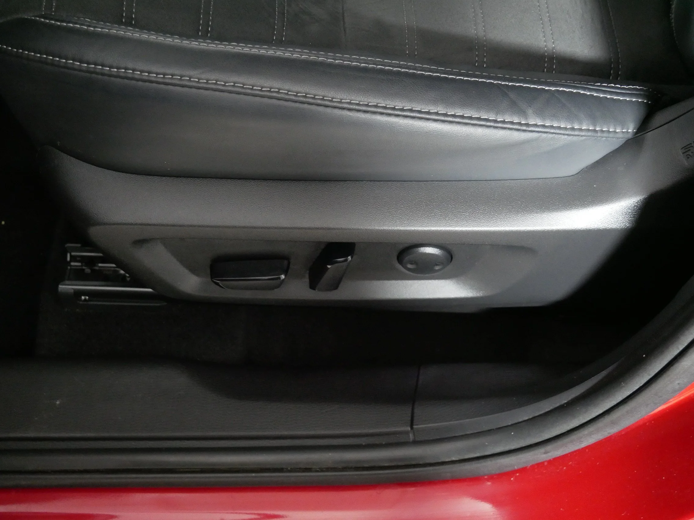 Used 2023 Red Diamond Mitsubishi SE image 20
