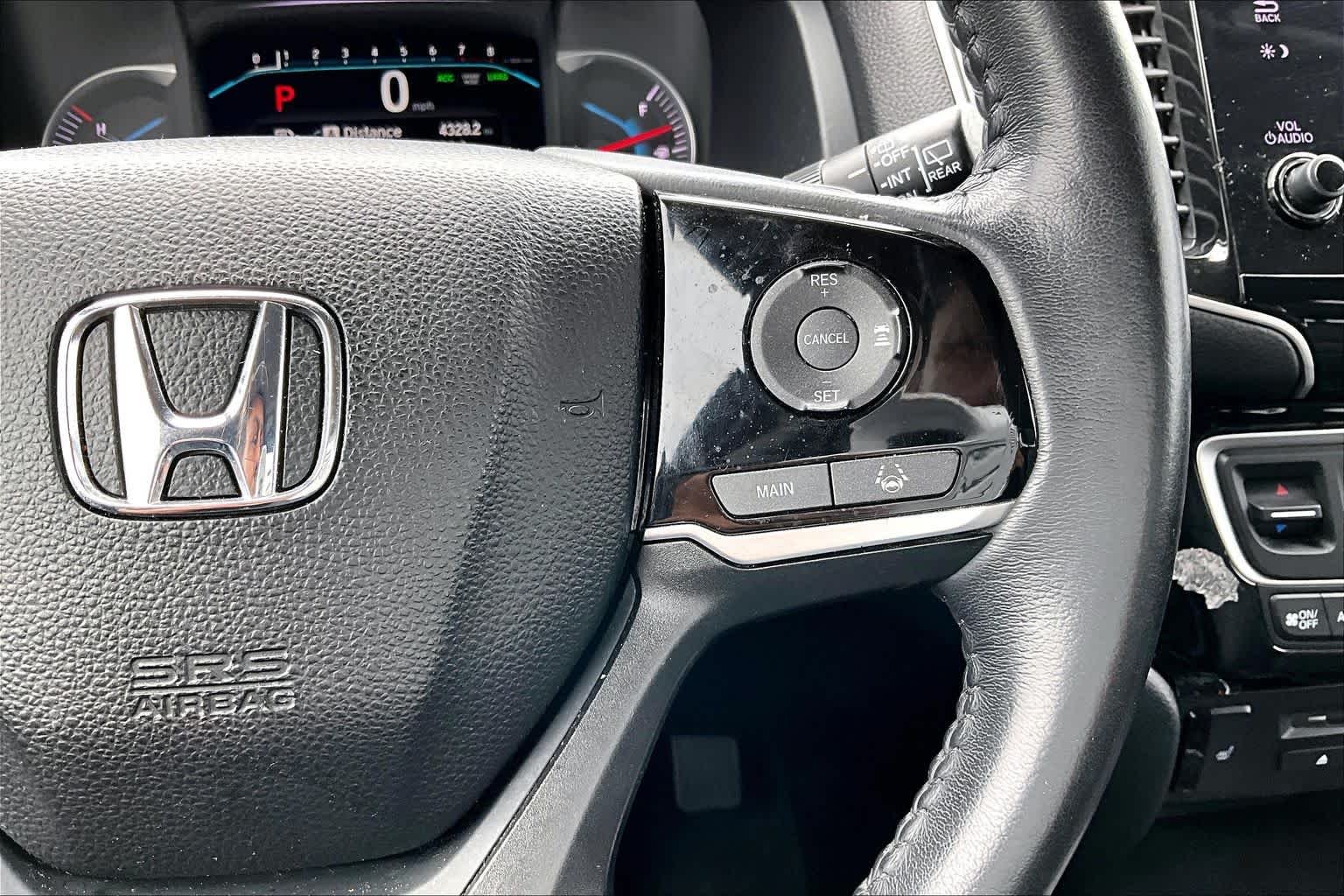 Used 2022 Sonic Gray Pearl Honda Touring 7-Passenger image 25