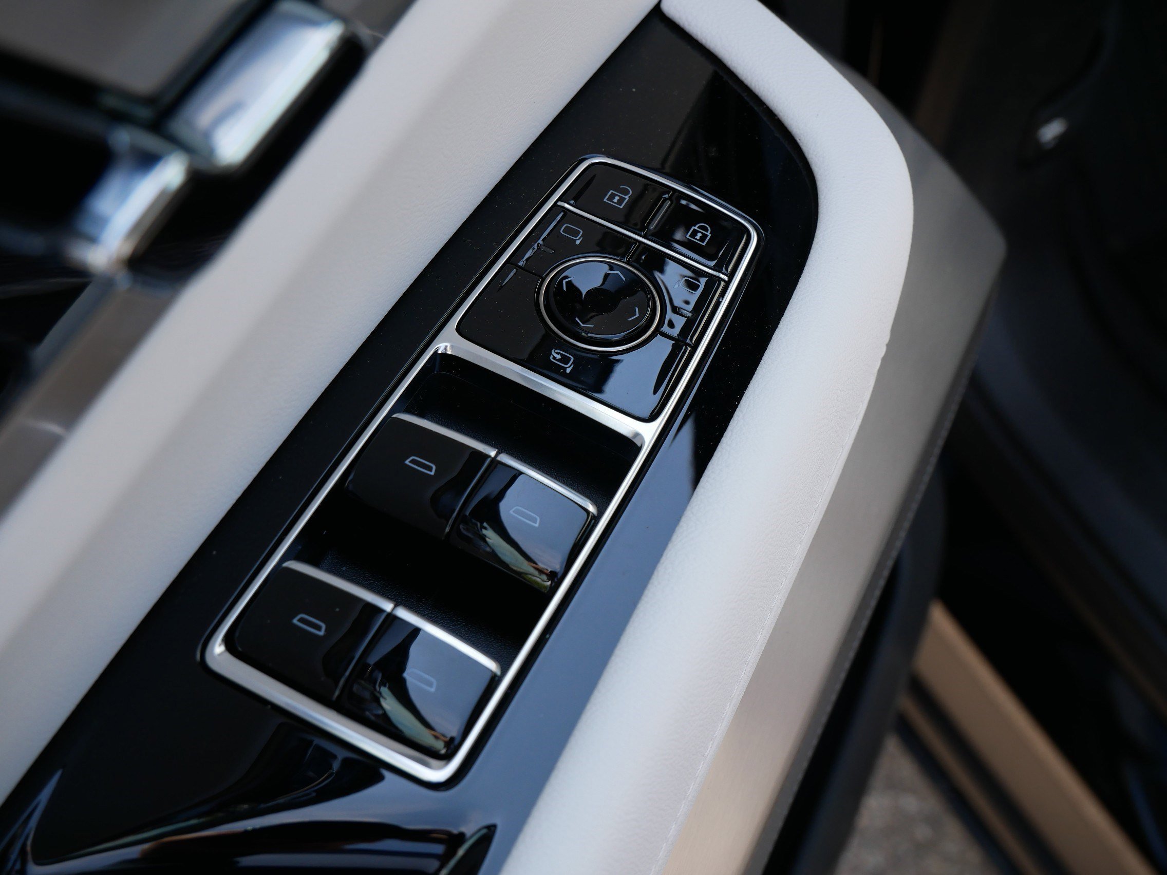 2026 Cadillac VISTIQ Luxury - Photo 16