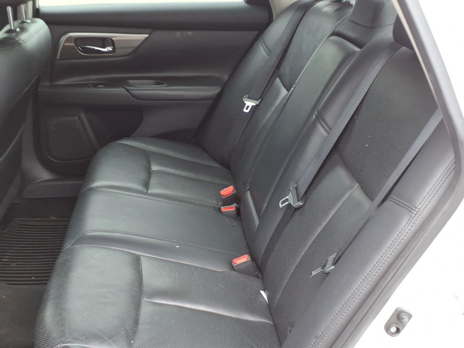 Used 2015 Pearl White Nissan 2.5 SL image 23
