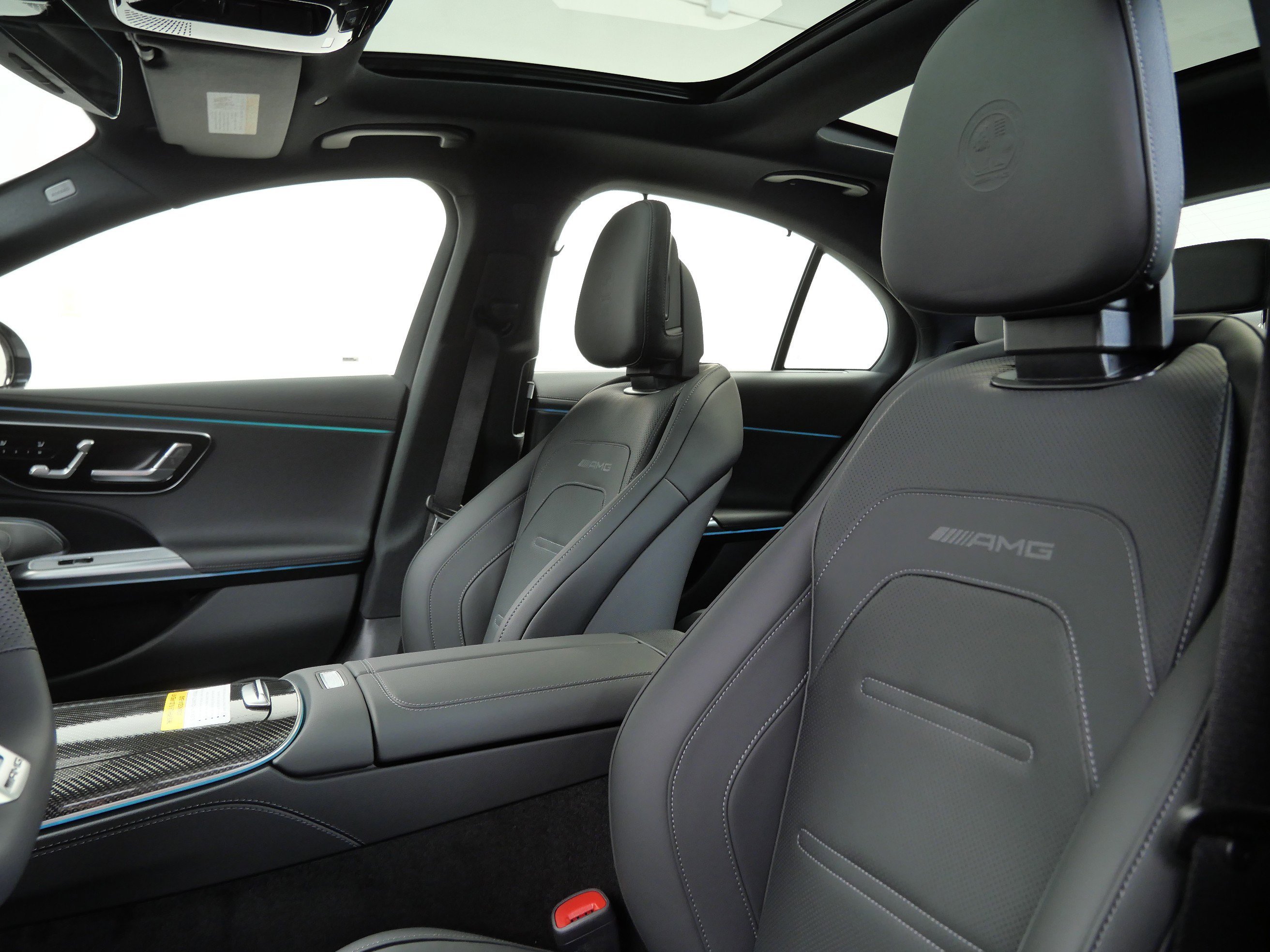 New 2026 MANUFAKTUR Moonlight White Metallic Mercedes-Benz AMG® E 53 E 4MATIC+ Sedan image 10