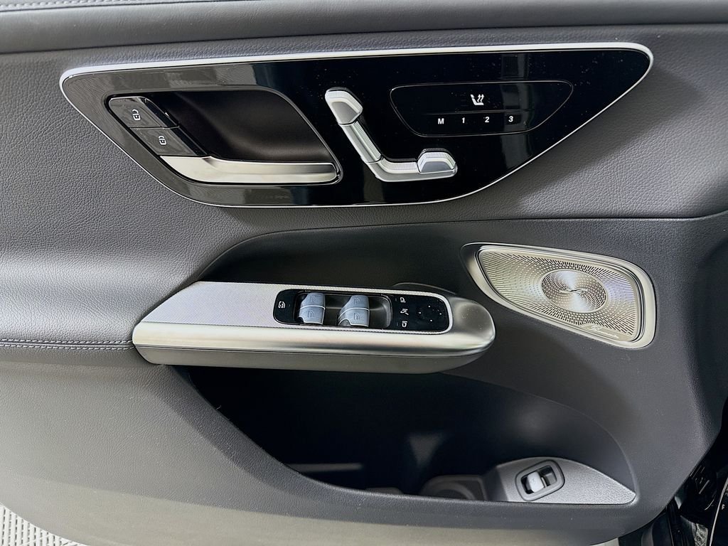 New 2026 Black Mercedes-Benz GLC 300 image 18
