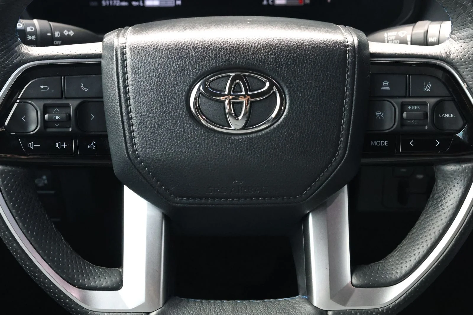 Used 2023  Toyota Platinum image 19
