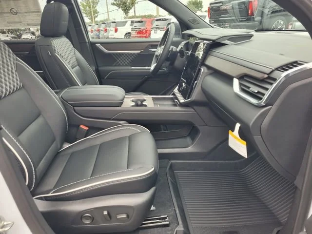2026 GMC Acadia Denali - Photo 16