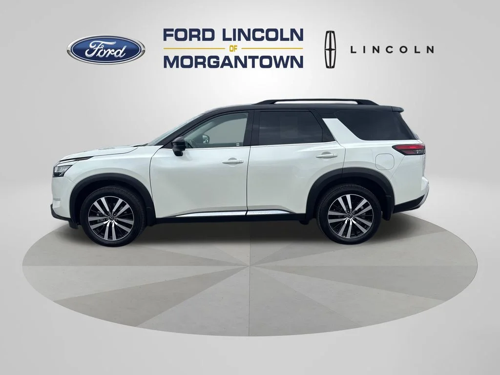2023 Nissan Pathfinder Platinum 4WD's photo