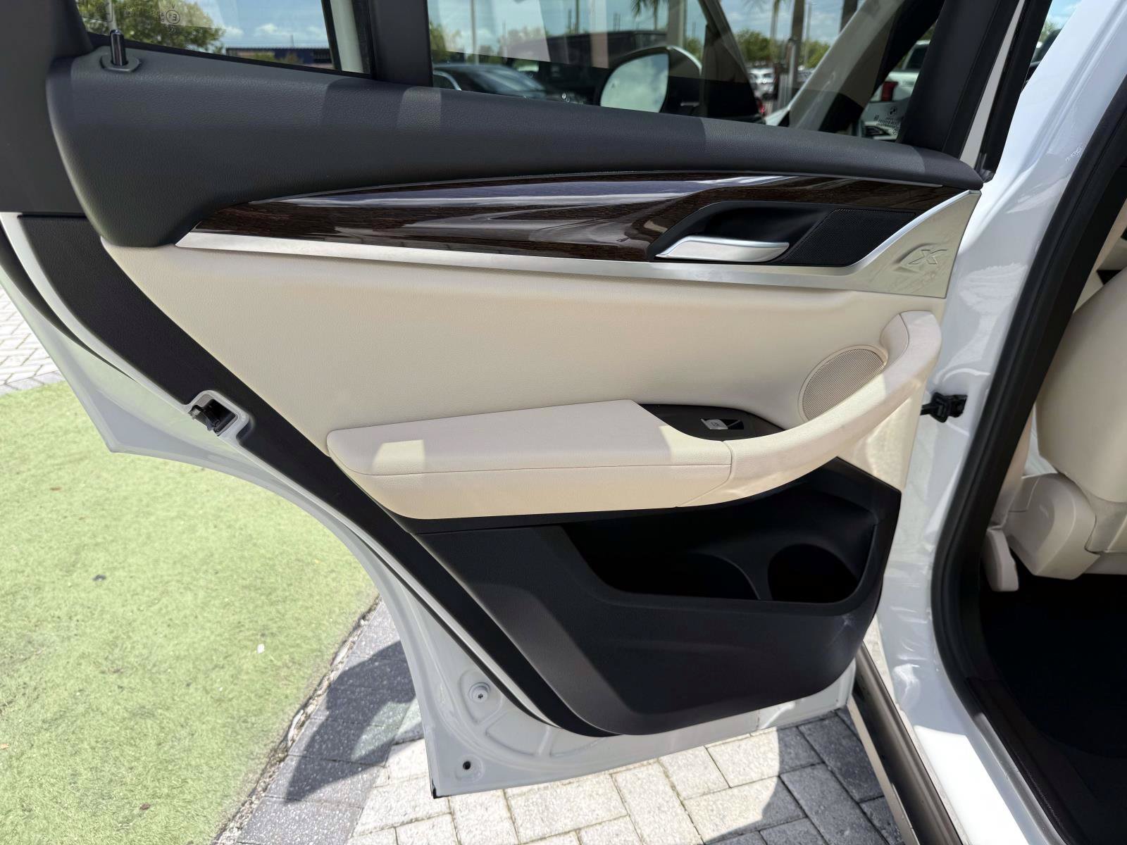 Used 2022 Mineral White Metallic BMW sDrive30i image 12