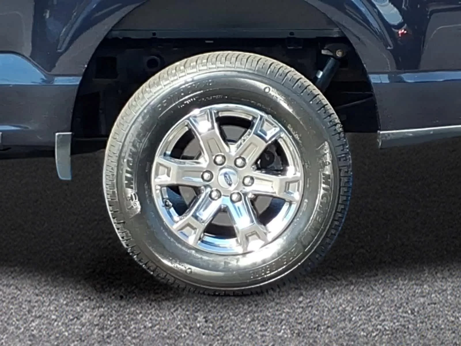 Used 2021 Antimatter Blue Ford XLT image 3