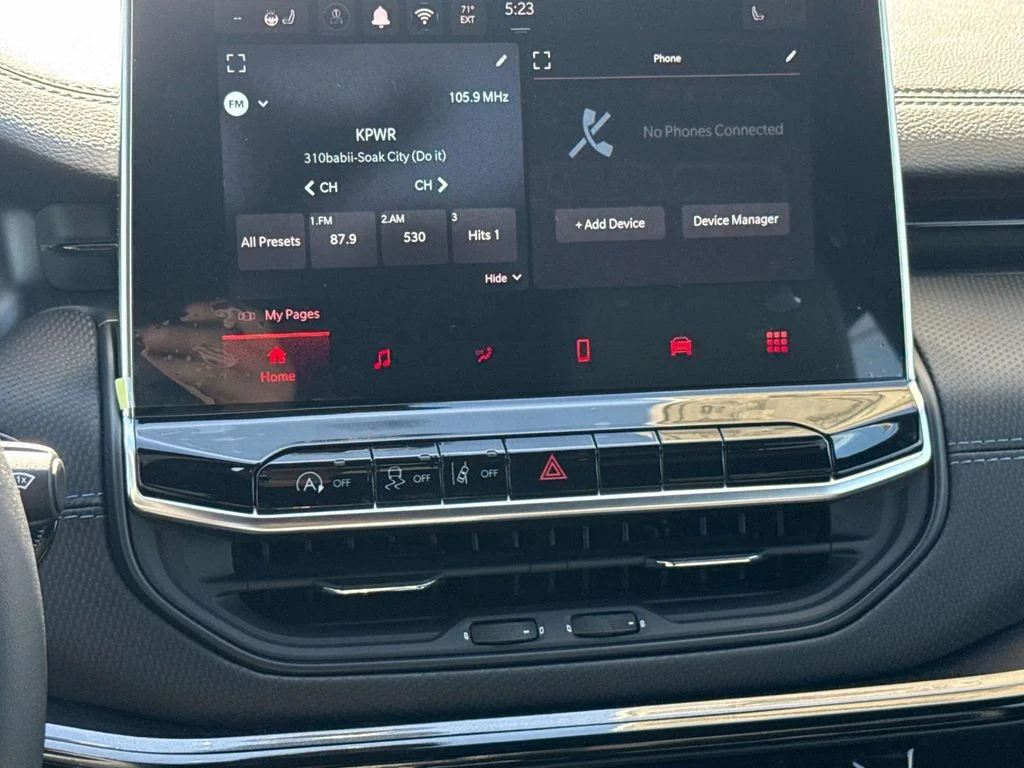 New 2026 White Jeep Latitude image 15