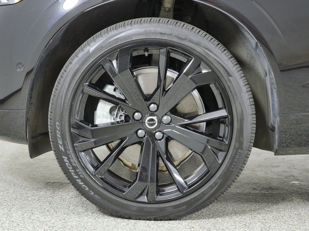 Used 2025 Black Volvo T8 Ultra Black Edition image 17