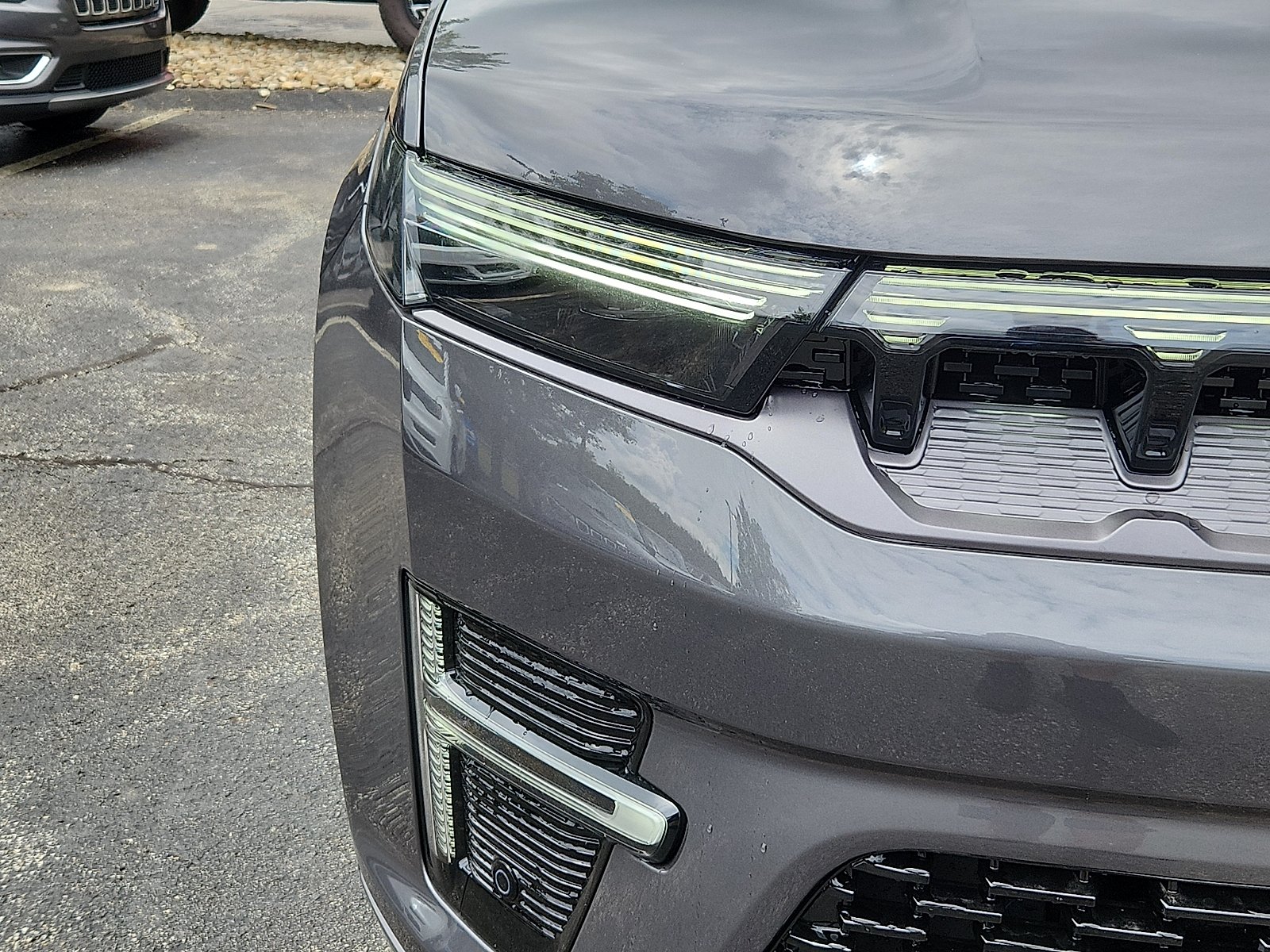 New 2026 Baltic-Gray Metallic Clear-Coat Exterior Paint Jeep Limited Altitude 4x4 image 9