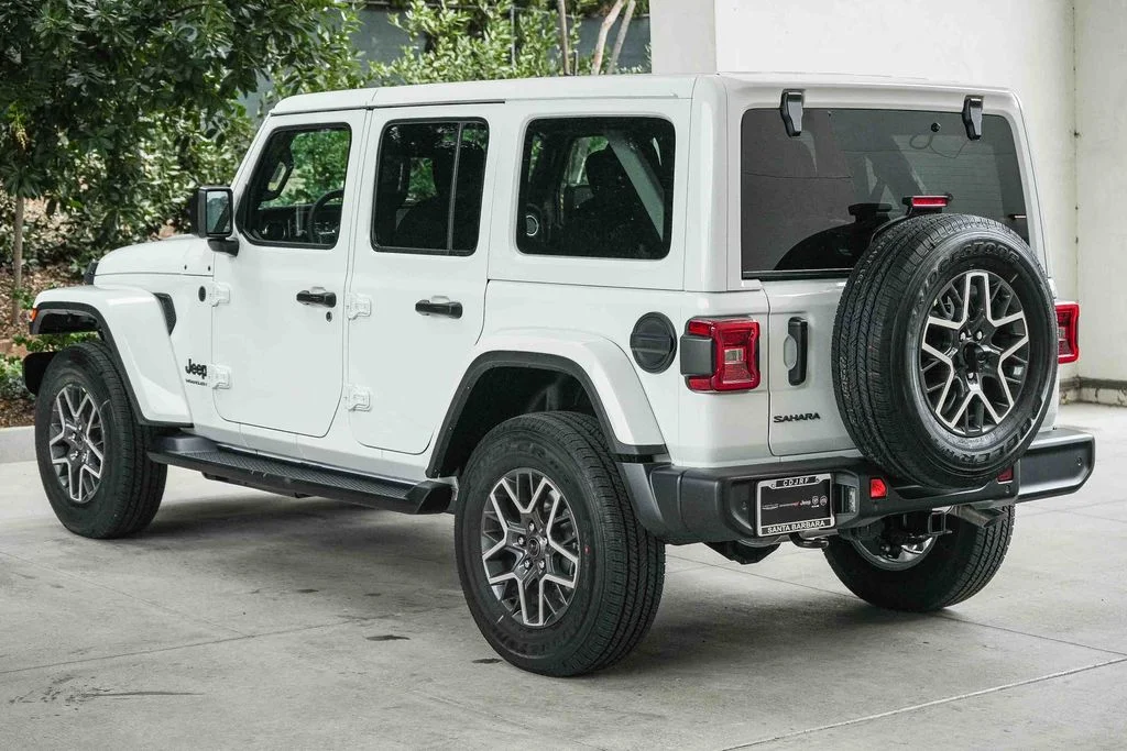 New 2026 Bright White Clear-Coat Exterior Paint Jeep Sahara image 4