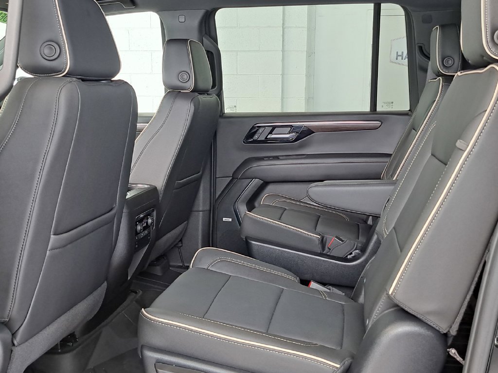 2026 Chevrolet Suburban Premier - Photo 13