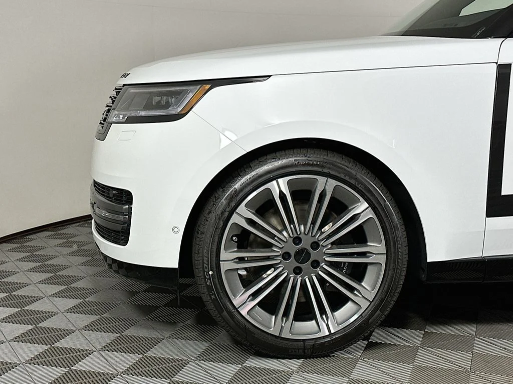 New 2026 Fuji White Land Rover SE image 9