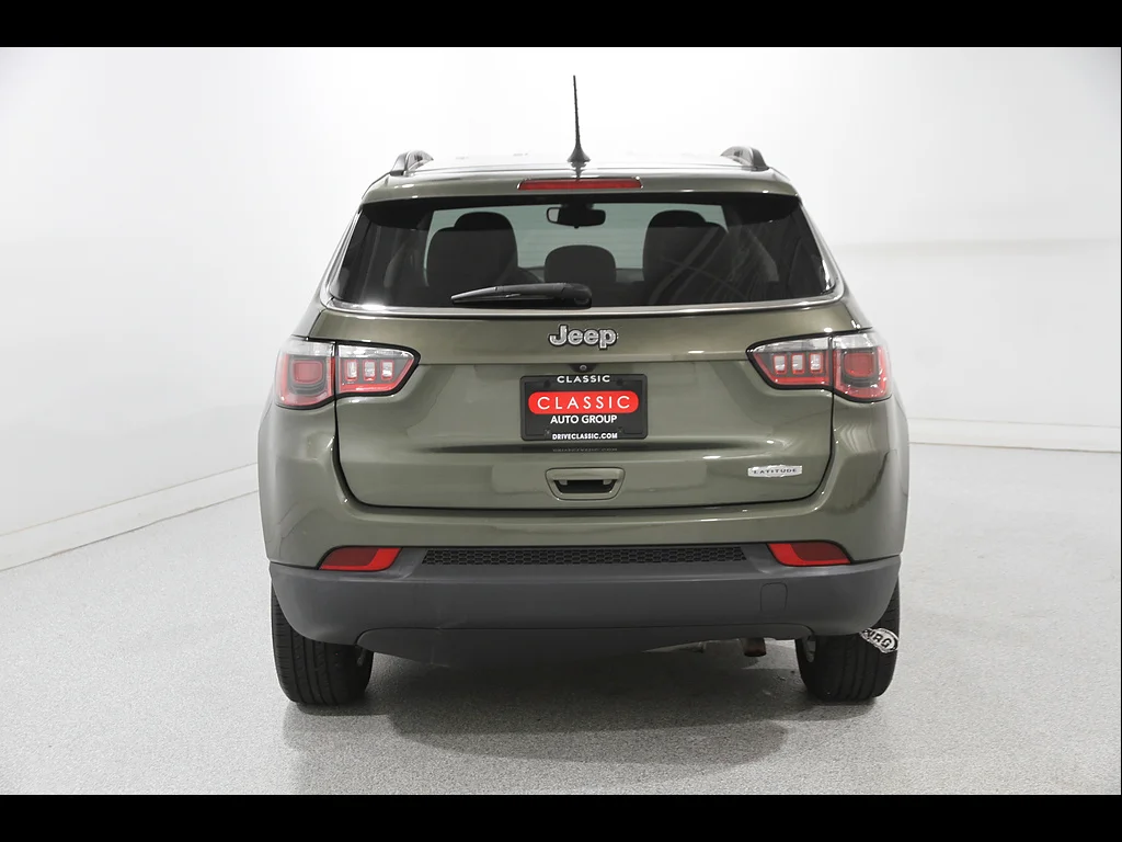 Used 2019 Olive Green Pearl Coat Jeep Latitude image 20