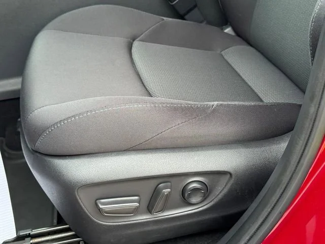 2023 Toyota Venza LE - Photo 22