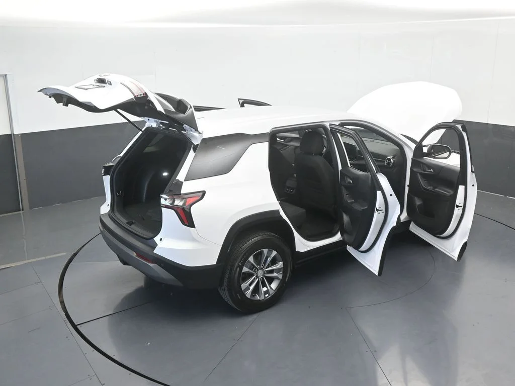 Used 2025 Summit White Chevrolet LT image 72