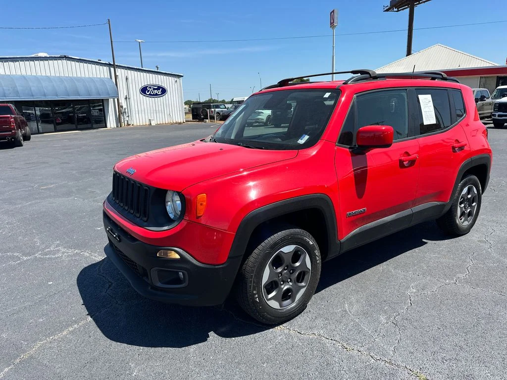Used 2018 Red Jeep Latitude image 3