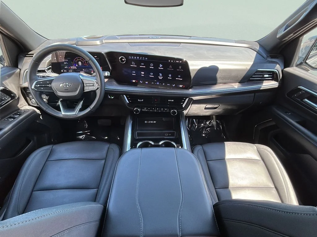 Used 2025 Gray Chevrolet Z71 image 26