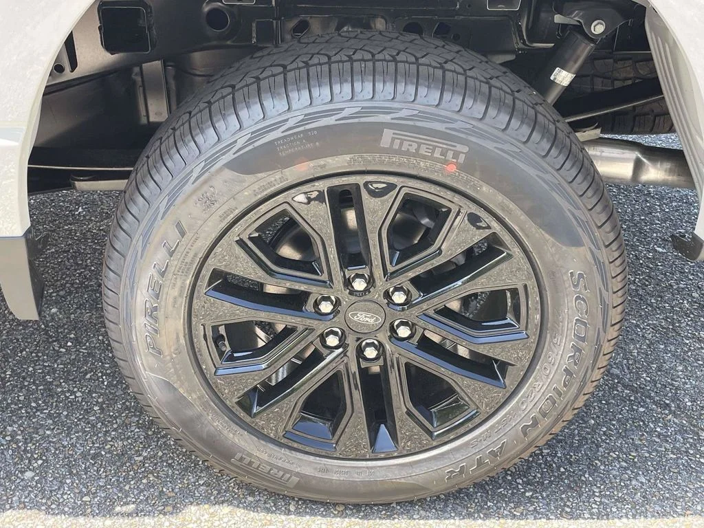 New 2026 Avalanche Ford XLT image 9