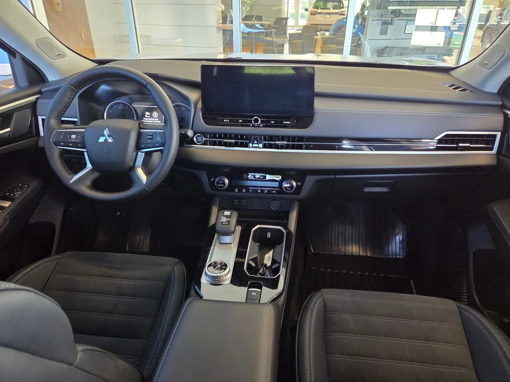 Used 2026 Moonstone Gray Metallic/Black Roof Mitsubishi LE image 34