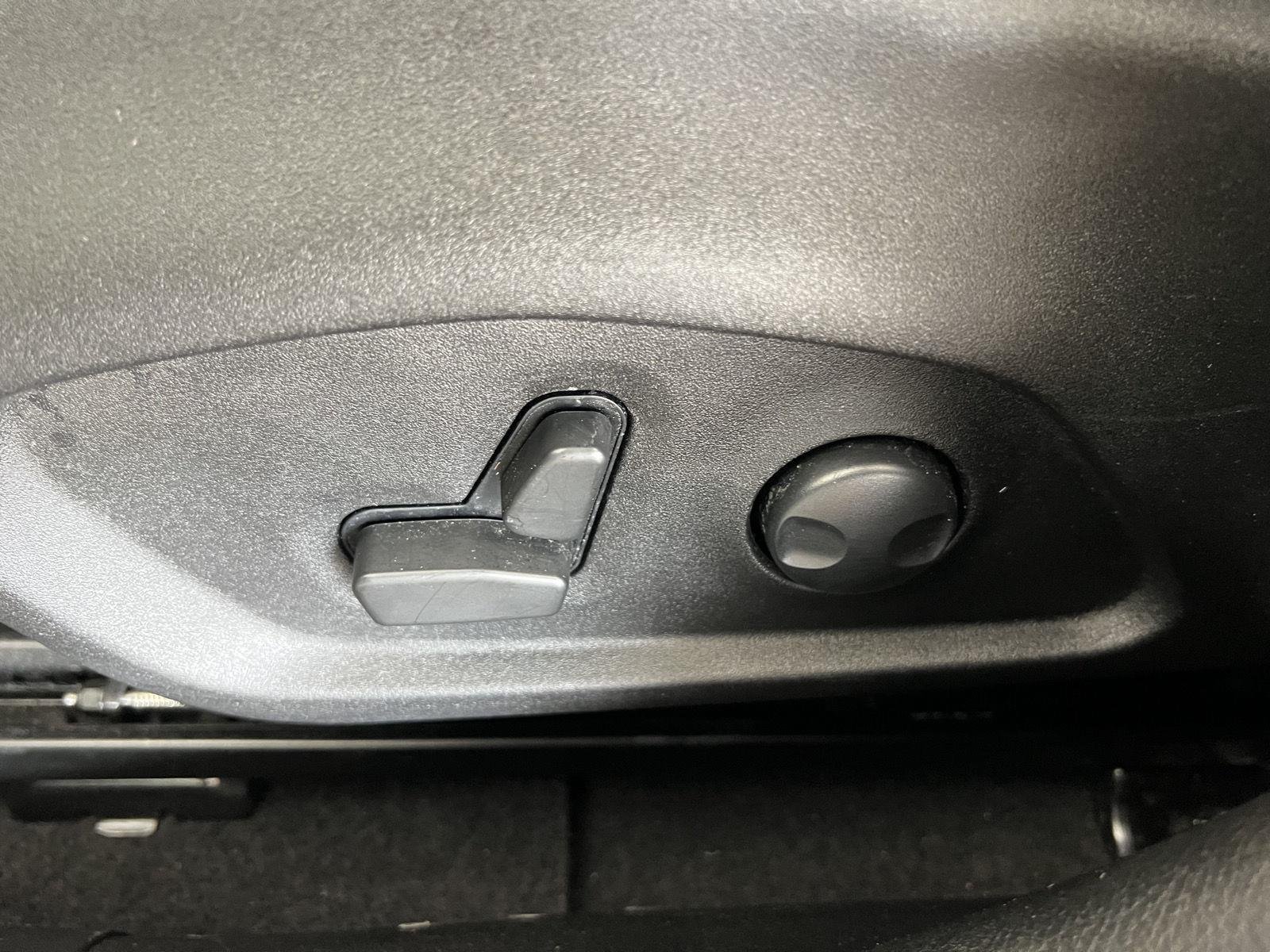 Used 2022 Black Clearcoat Jeep Altitude image 12