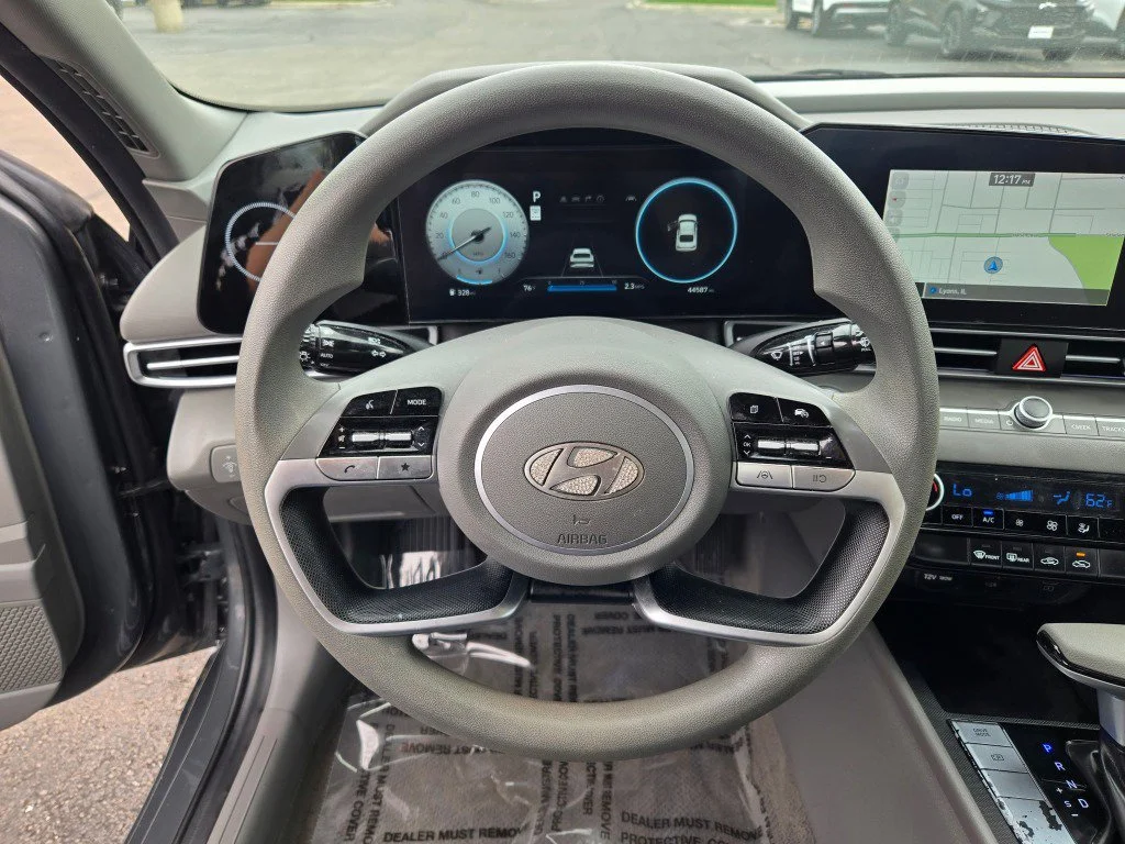 Used 2024 Gray Hyundai SEL image 31