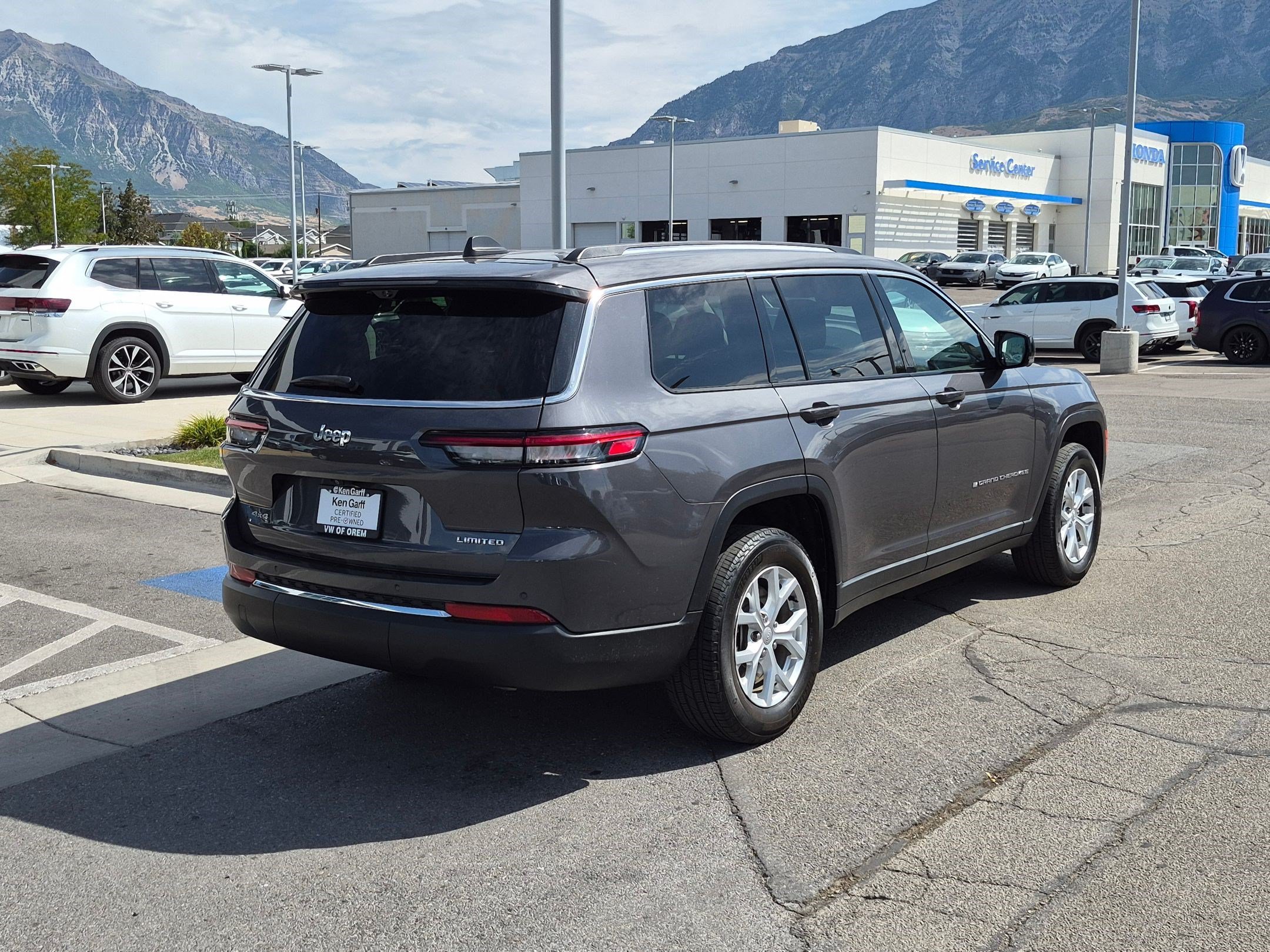Used 2023 Baltic Gray Metallic Clearcoat Jeep Limited image 3