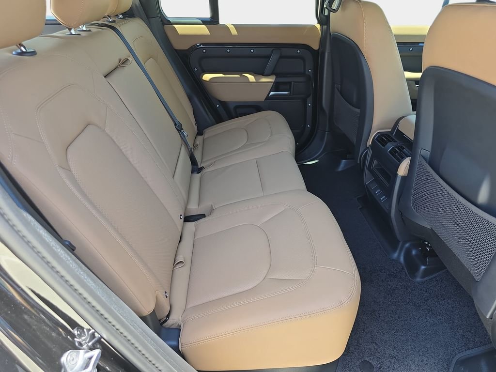 New 2026 Santorini Black Land Rover X-Dynamic SE image 11